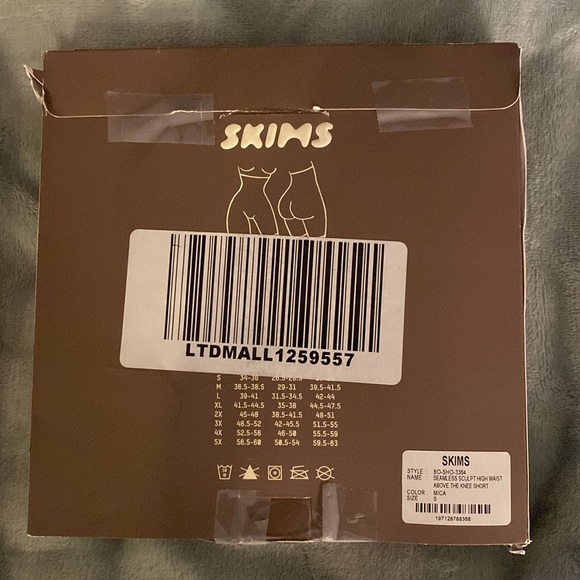 SKIMS Seamless Sculpt High-Waisted Above The Knee Short in Mica - Size Small - Picture 9 of 9